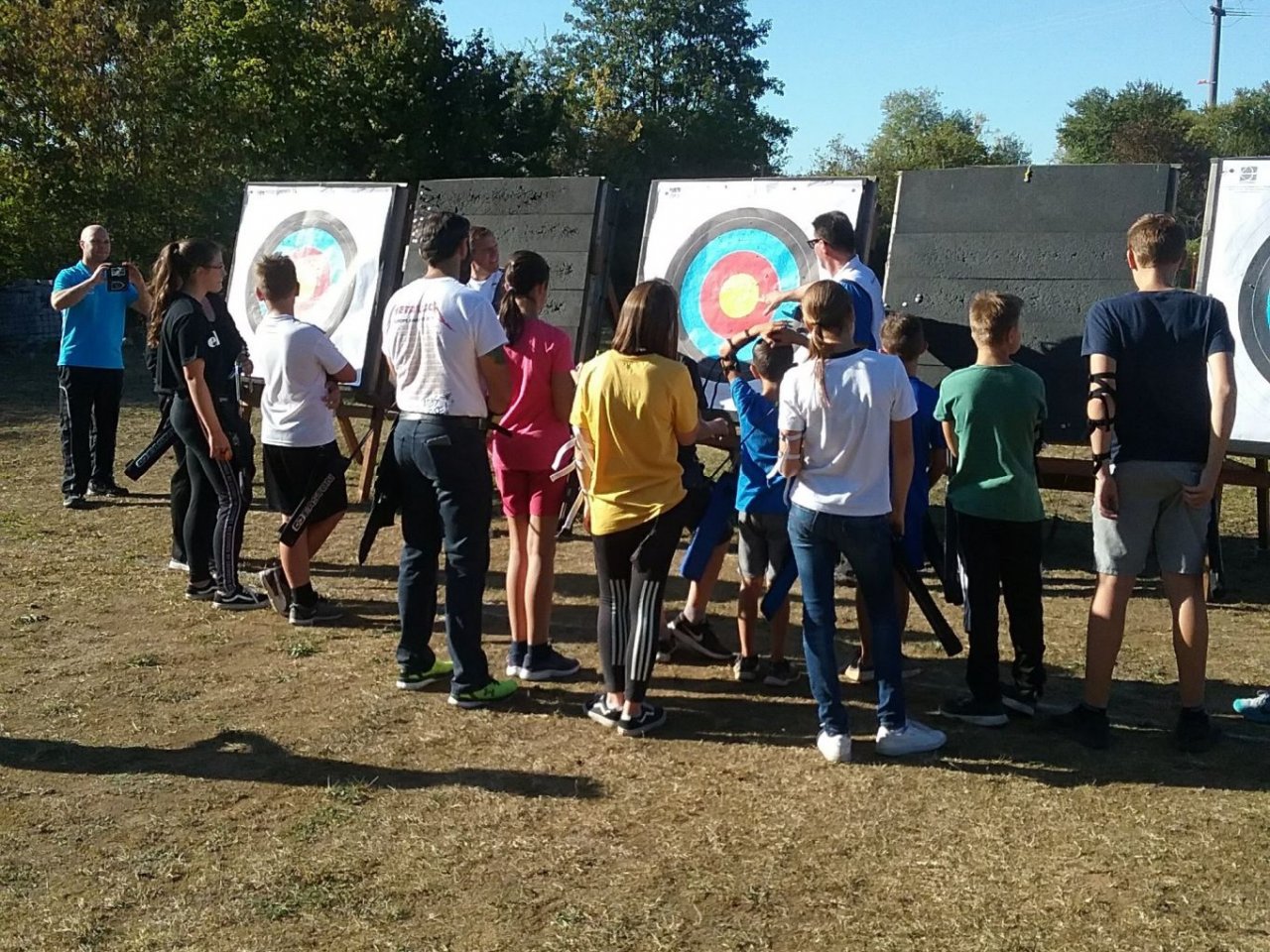 Schläger mit Bogen getauscht
