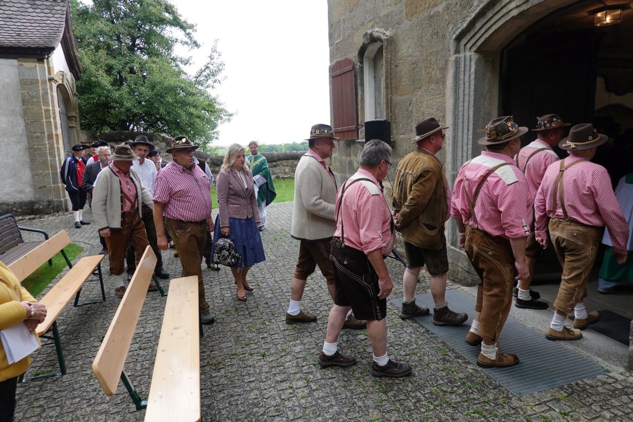 Erster Festgottesdienst der Böllerschützen am Kreuzberg