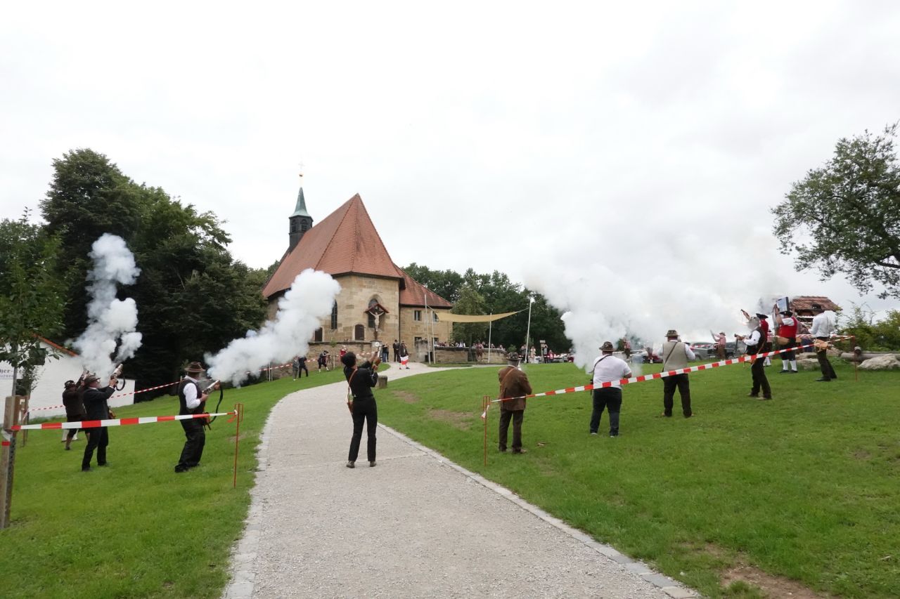 Erster Festgottesdienst der Böllerschützen am Kreuzberg