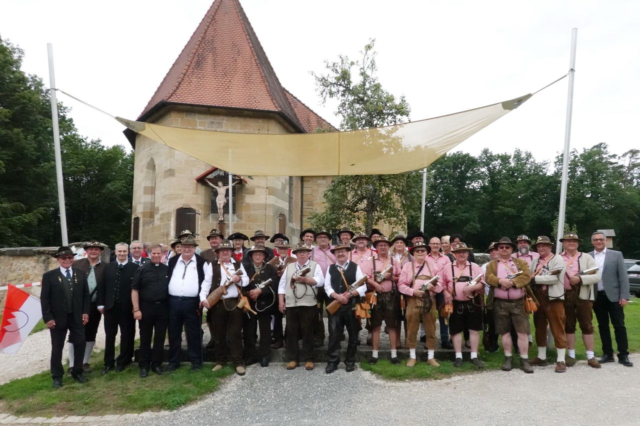 Erster Festgottesdienst der Böllerschützen am Kreuzberg
